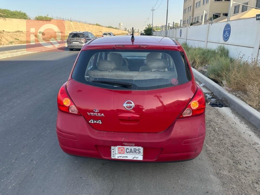 نيسان فيرسا